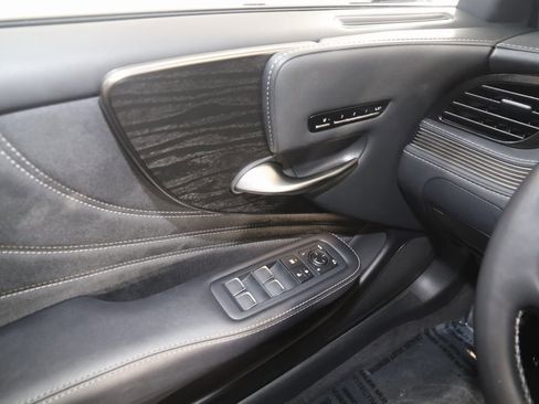 Used 2021 Lexus LS 500 AWD image 36