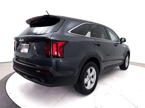 Used 2023 Kia Sorento LX FWD image 17