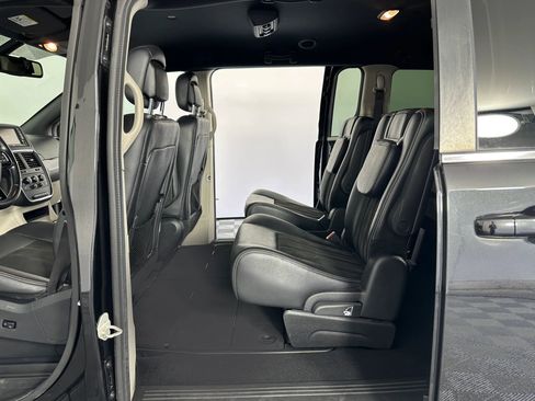Used 2019 Dodge Grand Caravan SXT image 27