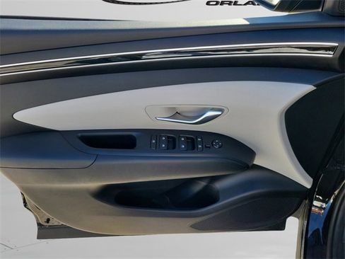Used 2023 Hyundai Tucson SE image 12