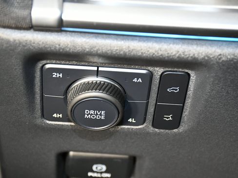 Used 2025 Ford Expedition Platinum AWD/4WD image 33