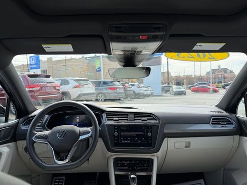 Used 2023 Volkswagen Tiguan SE R-Line image 12