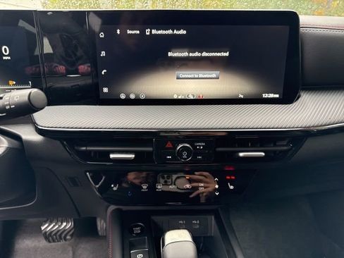 New 2026 Nissan Kicks SR w/ SR Premium Package AWD/4WD image 19