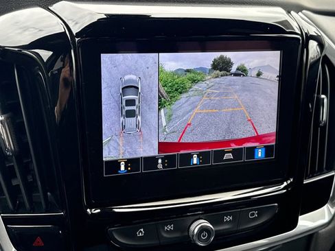 Used 2023 Chevrolet Traverse RS FWD image 25