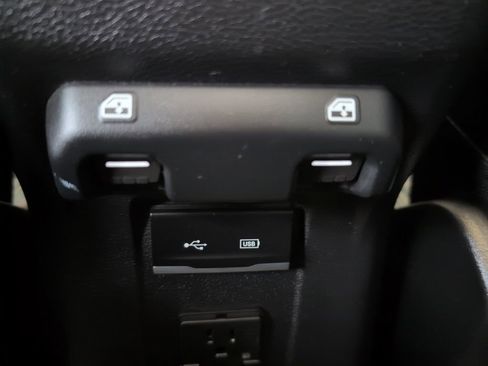 Used 2019 Jeep Wrangler Unlimited Sahara image 34