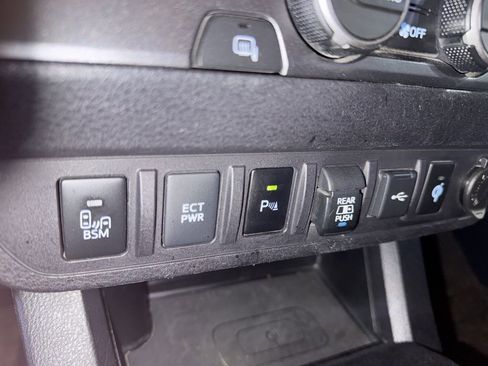 Used 2021 Toyota Tacoma TRD Sport w/ Technology Package image 22