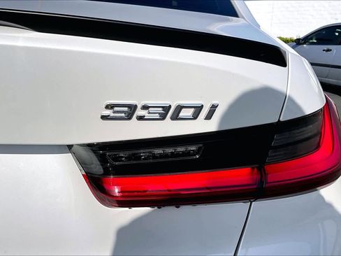 Used 2019 BMW 330i Sedan w/ Convenience Package image 9