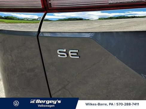 Used 2025 Volkswagen Atlas SE AWD/4WD image 32