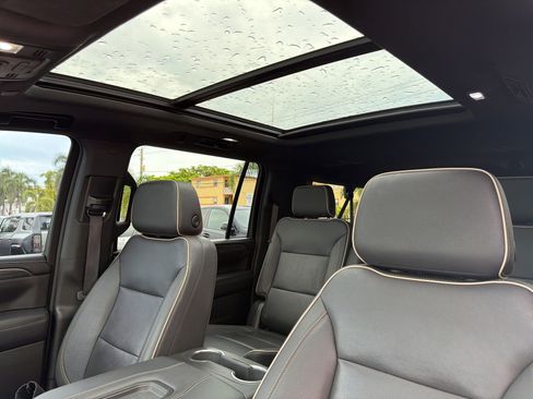 Used 2023 GMC Yukon XL SLT w/ SLT Premium Package AWD/4WD image 38