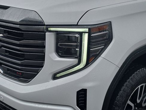 Used 2023 GMC Sierra 1500 AT4 w/ AT4 Premium Package AWD/4WD image 34
