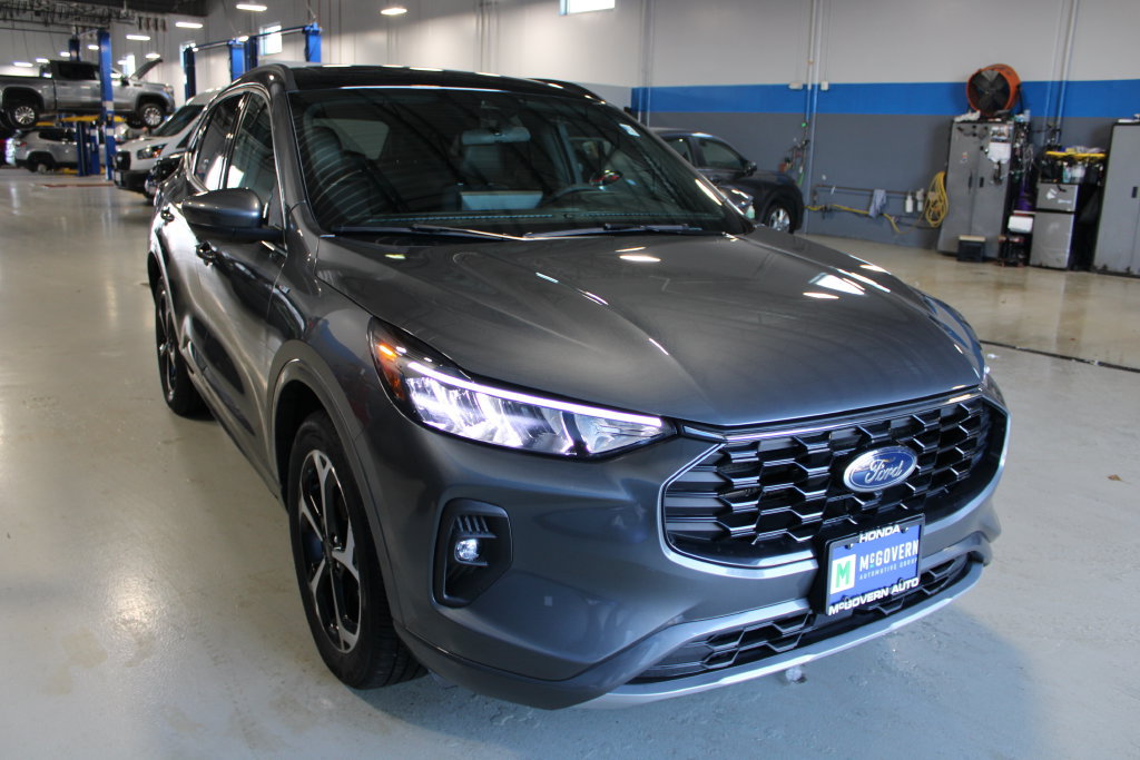 Used 2023 Ford Escape ST-Line Select w/ Tech Pack #2 AWD/4WD image 3