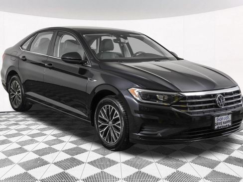 Used 2019 Volkswagen Jetta SEL w/ Cold Weather Package FWD image 11