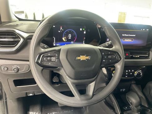 Used 2025 Chevrolet TrailBlazer LT FWD image 14