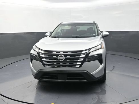 Used 2025 Nissan Rogue SV FWD image 2
