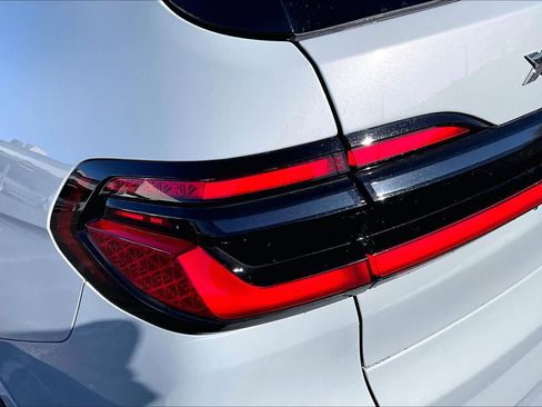 Used 2025 BMW X7 M60i image 28