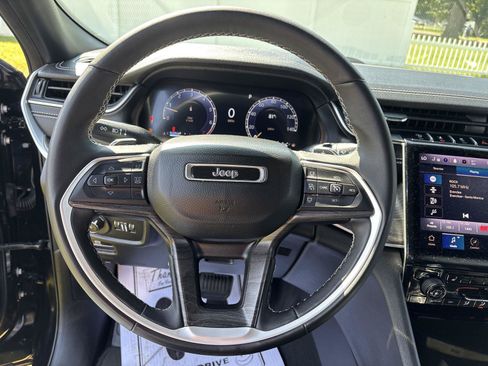Used 2024 Jeep Grand Cherokee Limited w/ Trailer Tow Package AWD/4WD image 16