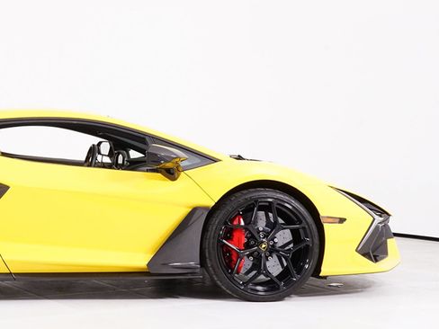 Used 2025 Lamborghini Revuelto AWD/4WD image 15
