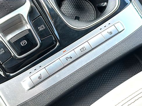 Used 2023 Kia Carnival EX FWD image 37