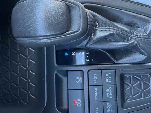 Used 2021 Toyota RAV4 XLE w/ XLE Grade Weather Package AWD/4WD image 25