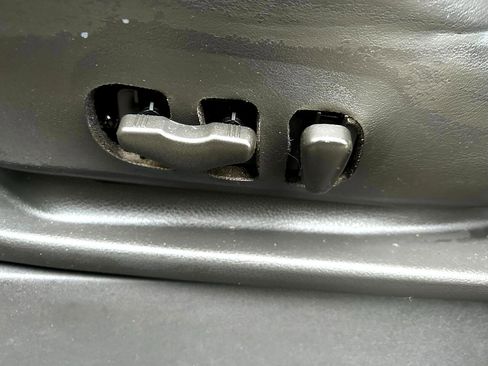 Used 2016 Nissan Frontier PRO-4X image 12