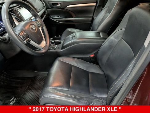 Used 2017 Toyota Highlander XLE AWD/4WD image 12