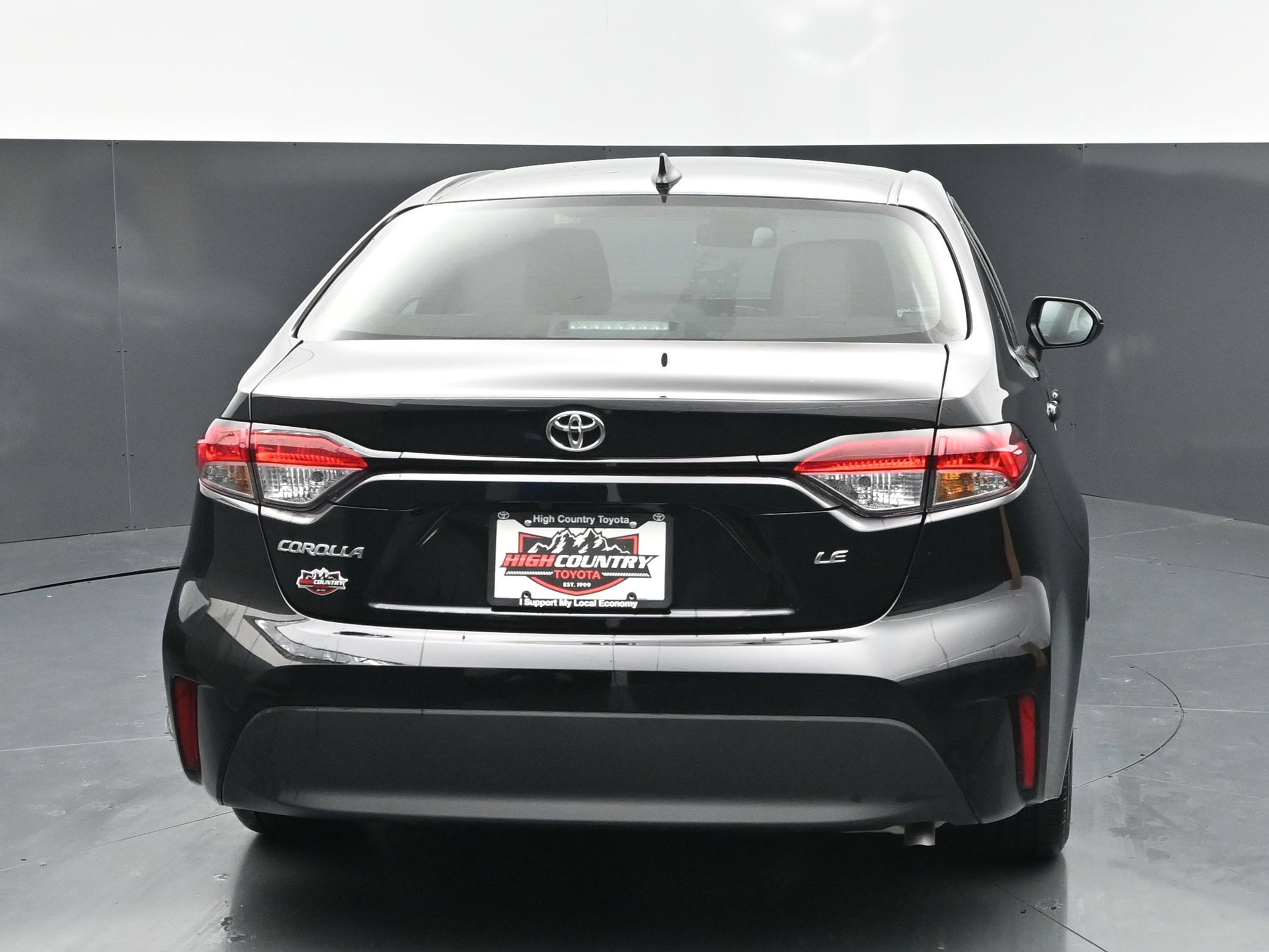 Used 2026 Toyota Corolla LE FWD image 5