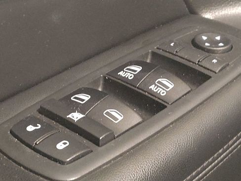 Used 2018 Jeep Grand Cherokee Laredo RWD image 27