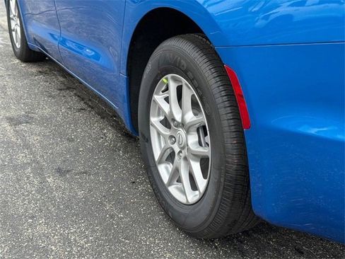 New 2026 Chrysler Pacifica Select image 6