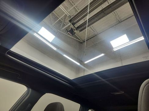 Used 2025 Subaru Forester Premium image 17