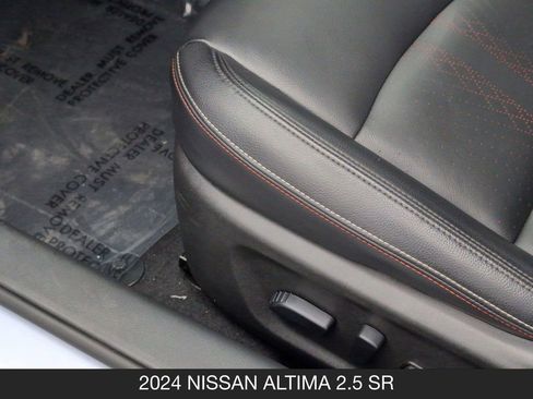 Used 2024 Nissan Altima 2.5 SR w/ SR Premium Package FWD image 15