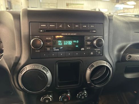 Used 2017 Jeep Wrangler Sport AWD/4WD image 19