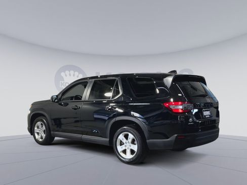 Used 2023 Honda Pilot LX image 8