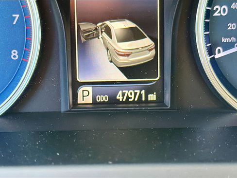 Used 2017 Toyota Camry XLE w/ Moonroof Package image 38