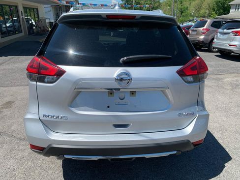 Used 2018 Nissan Rogue SV AWD/4WD image 4