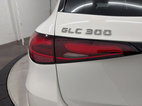 Used 2026 Mercedes-Benz GLC 300 image 11