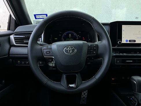 Used 2025 Toyota Camry SE w/ Convenience Package image 32