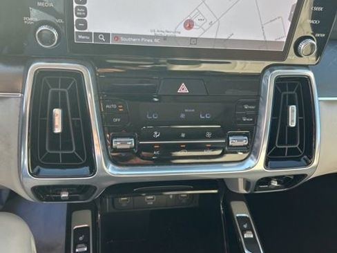 Certified 2023 Kia Sorento SX FWD image 12