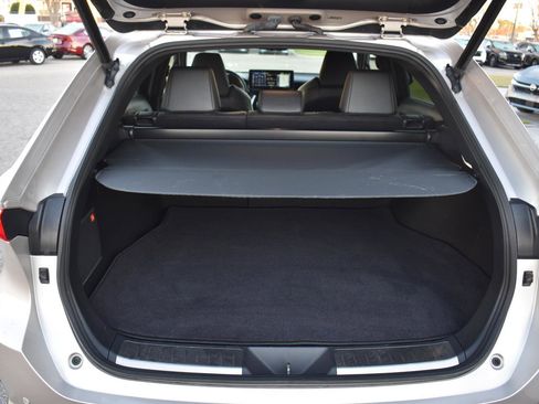 Used 2021 Toyota Venza Limited image 44