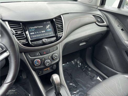 Used 2017 Chevrolet Trax LT w/ LT Convenience Package AWD/4WD image 29