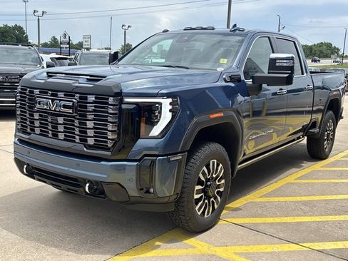 New 2026 GMC Sierra 2500 Denali Ultimate AWD/4WD image 8