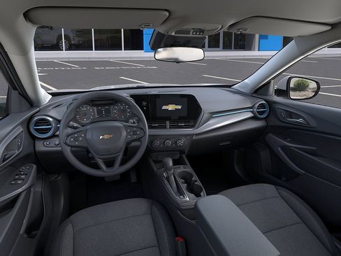 Used 2025 Chevrolet Trax LS w/ LS Convenience Package FWD image 16