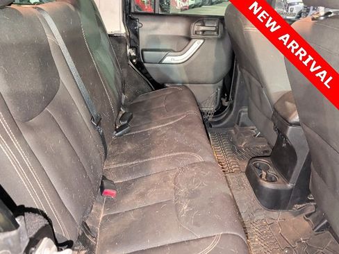 Used 2015 Jeep Wrangler Unlimited Sahara w/ Connectivity Group image 12