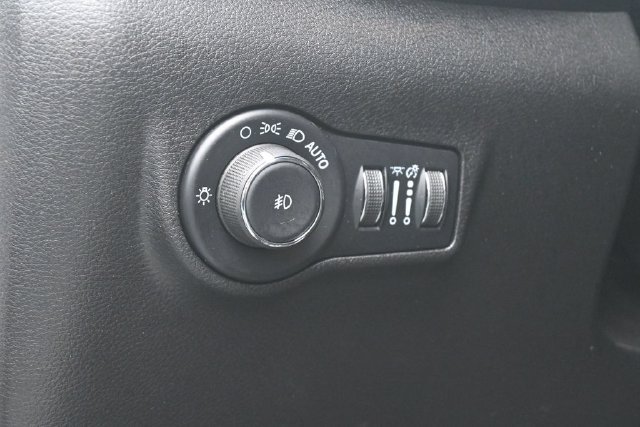 Used 2025 Jeep Compass Limited AWD/4WD image 14