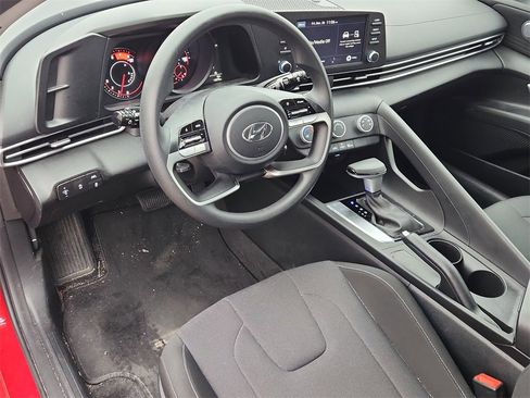 Certified 2023 Hyundai Elantra SE image 12