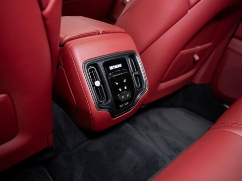 Used 2021 Aston Martin DBX image 46