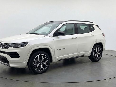 Used 2025 Jeep Compass Limited AWD/4WD image 2