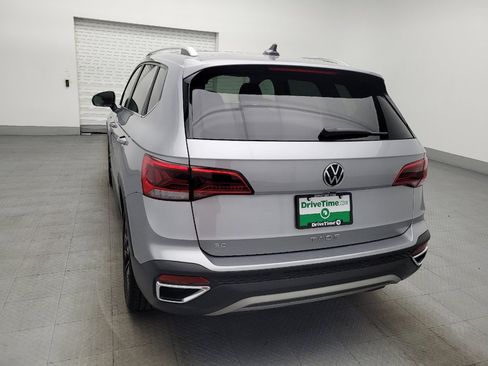 Used 2023 Volkswagen Taos SE w/ Panoramic Sunroof Package FWD image 6