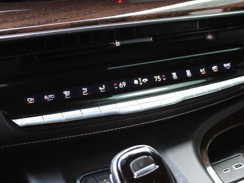 Used 2021 Cadillac Escalade Premium Luxury Platinum image 30