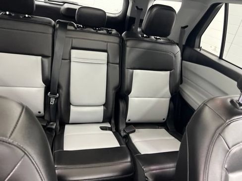 Used 2023 Ford Explorer XLT w/ Equipment Group 202A AWD/4WD image 27