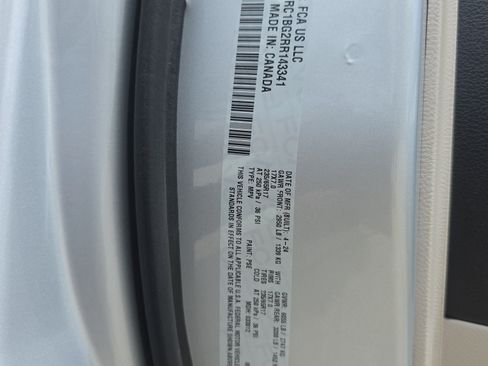 Used 2024 Chrysler Pacifica Touring-L FWD image 34